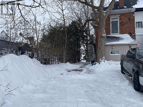 2nd image of 206 Owen Sound St #2