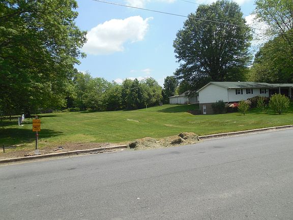 5th image of 826 Grand Oaks Dr