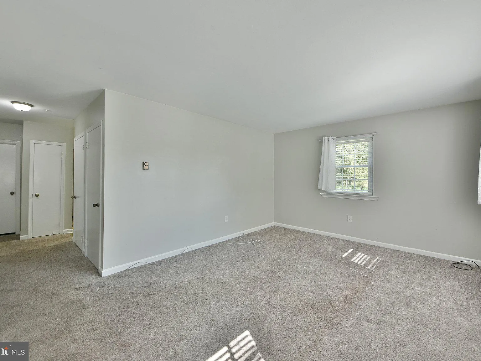 2 bed, 1.0 bath, 1920 sqft, $1,825 — Photo 3