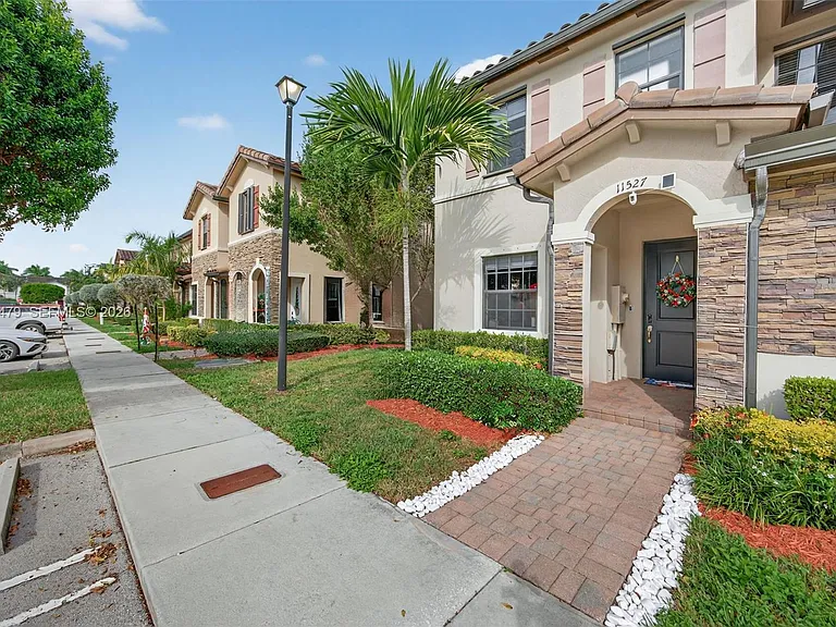 11527 SW 248th Ln — Photo 2