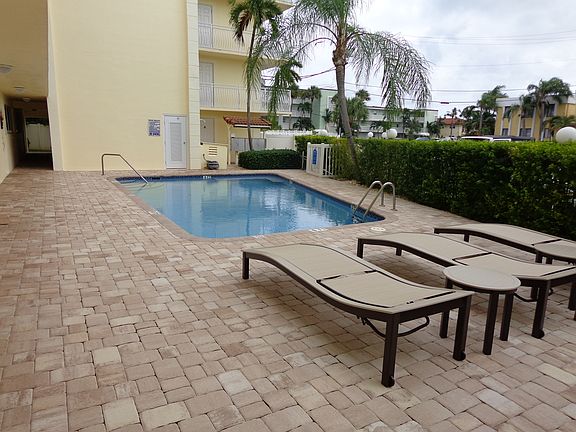 3rd image of 2921 NE 28th St APT 301