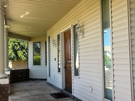 2nd image of 815 S Maple