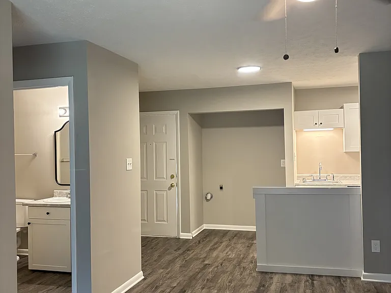 1123 Southwood Dr — Photo 5