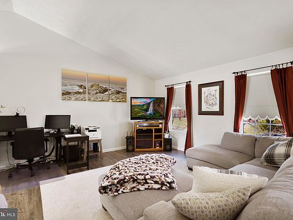 5th image of 104 Orchid Ct