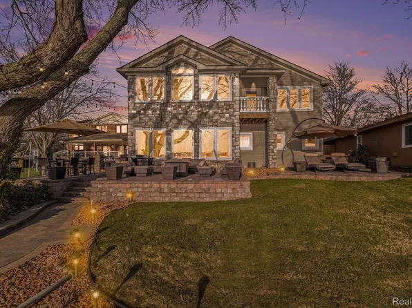 8460 Woodland Shore Dr, Brighton, MI 48114