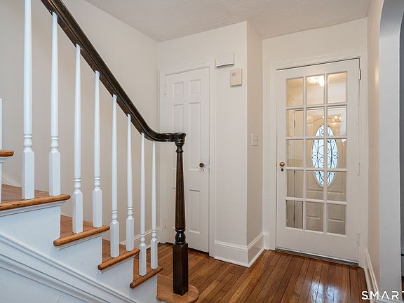 3rd image of 225 Auburn Road