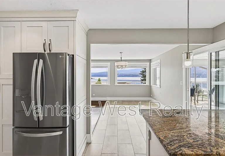3940 Angus Dr — Photo 3