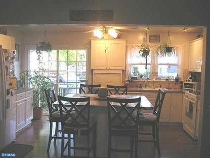 3rd image of 124 Lambert Ave