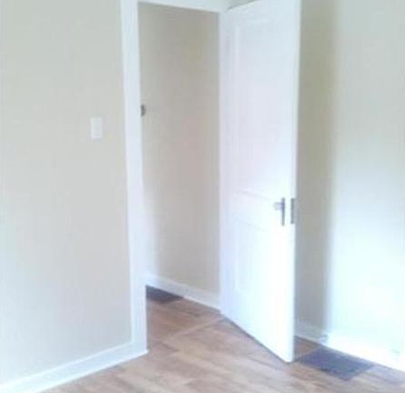 4th image of 467 Hill St