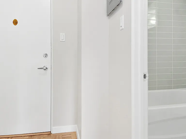 1380 Jervis St #607 — Photo 9
