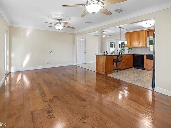 5th image of 4627R 55th Ave N