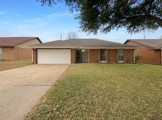 1617 N Bent Tree Trl, Grand Prairie, TX 75052