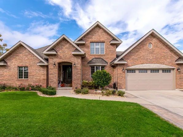 732 Edgewater Dr, Morris, IL 60450
