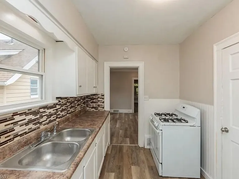 3318 W 94th St — Photo 22