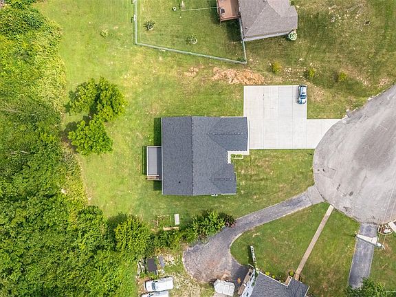 4th image of 133 Meadowbrook Cir