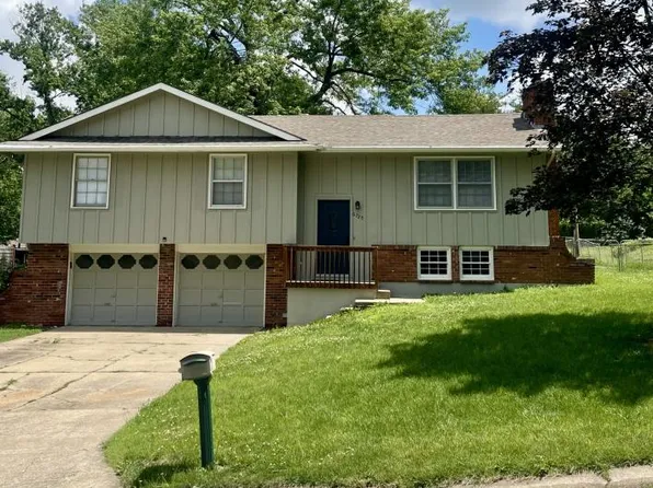 6725 NW Hilldale Dr, Kansas City, MO 64151