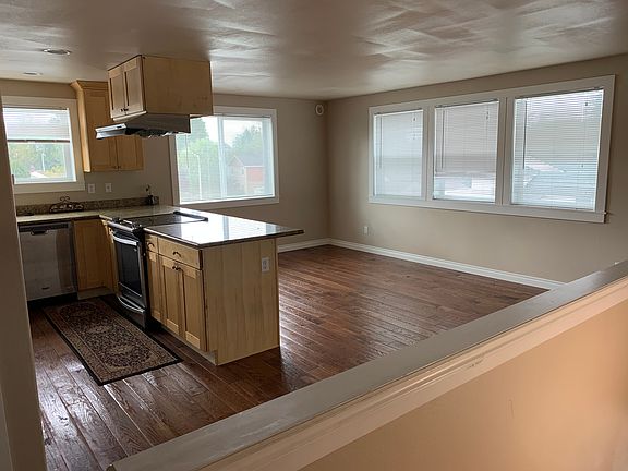 3rd image of 5403 Columbia Dr S #A