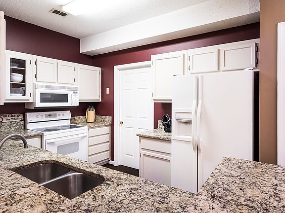 3rd image of 212 Vinings Forest Cir SE