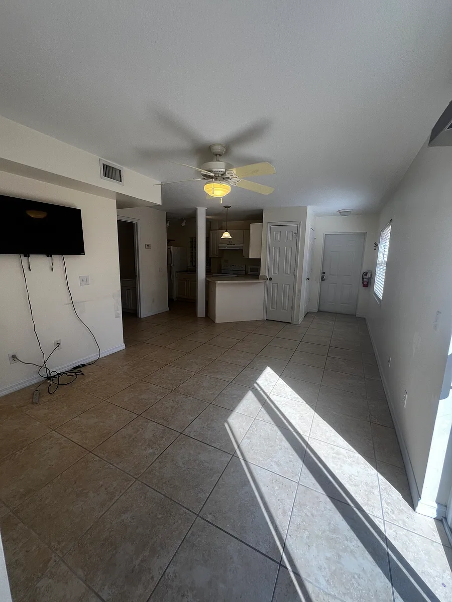 Building Photo - 11195 Roseland Rd #1