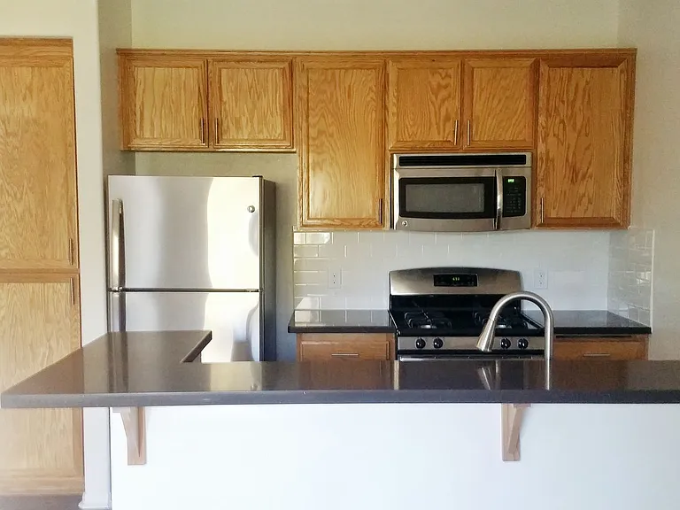 251 Robinson St — Photo 41