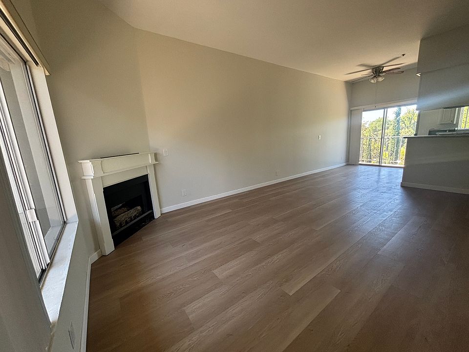 1st image of 11925 Riverside Dr #44