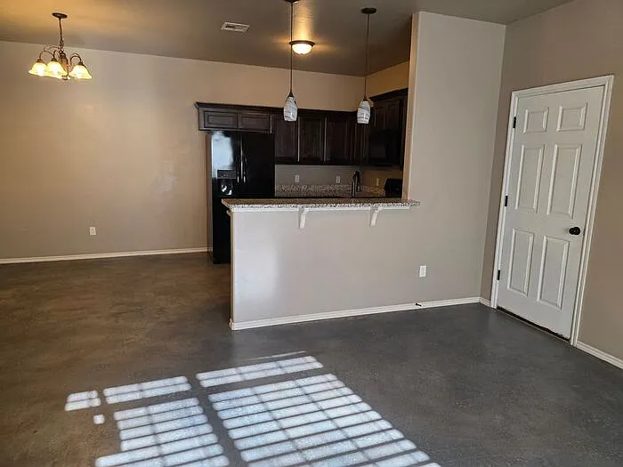 3 bed, 2.0 bath, 1225 sqft, $1,250 — Photo 4
