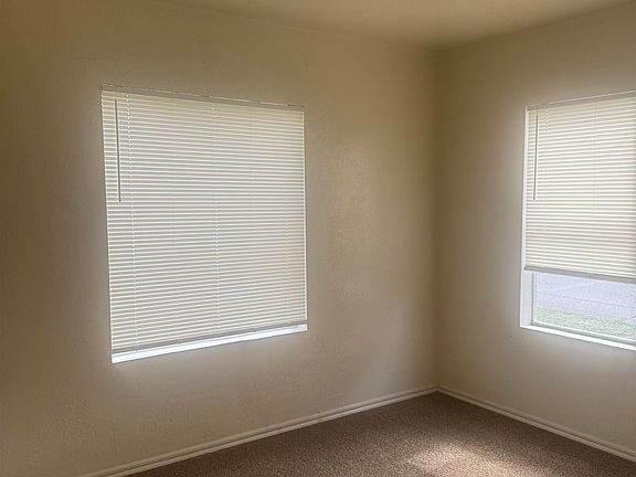 3rd image of 412 E Pine Ave