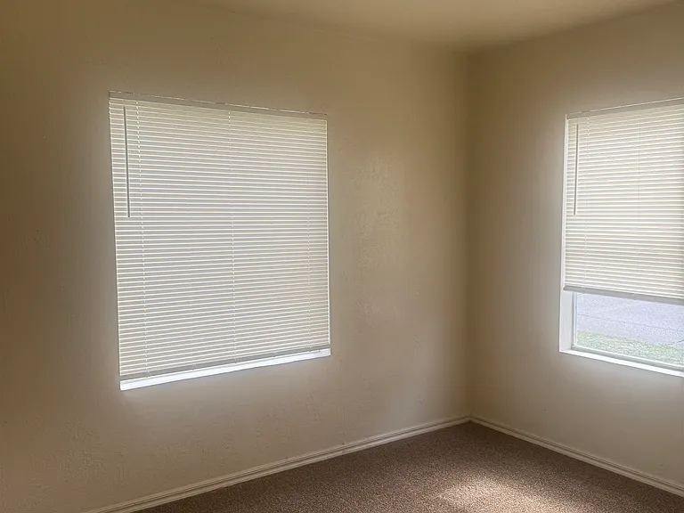 412 E Pine Ave — Photo 3