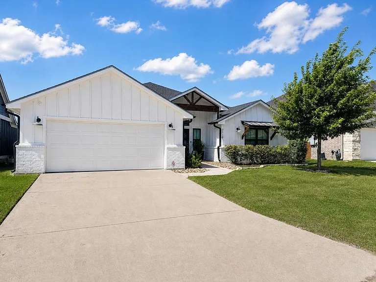 7119 Rosado Dr — Photo 9