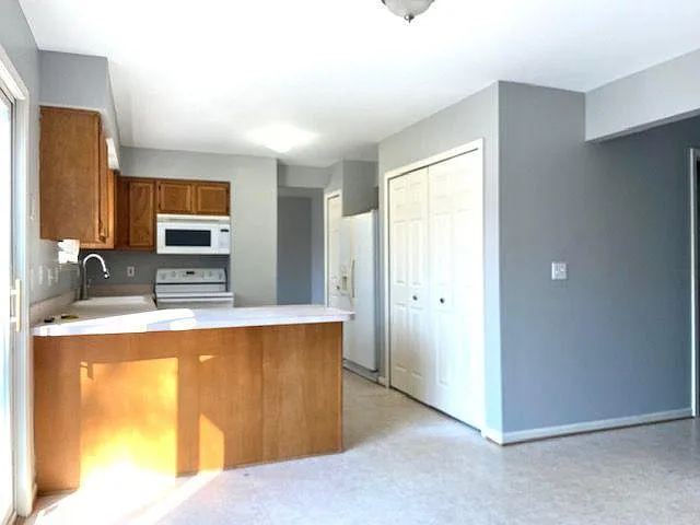 2883 Riverside Dr — Photo 3