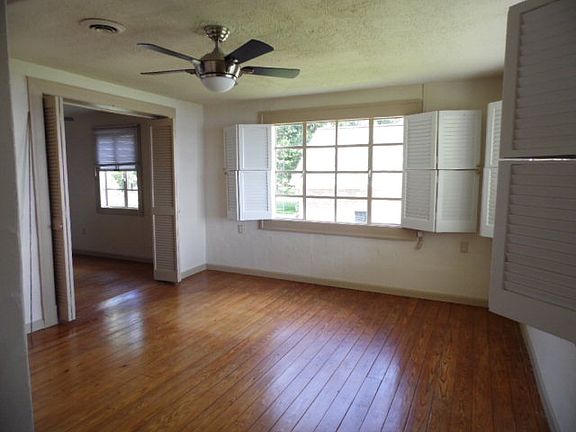 4th image of 135 Headley Ln