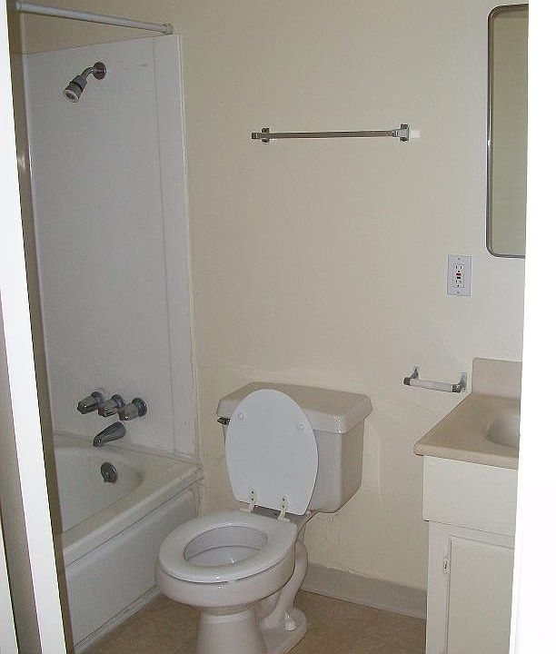 1st image of 705 N E St APT B