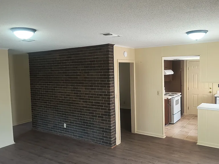 2800 S Taft St — Photo 3