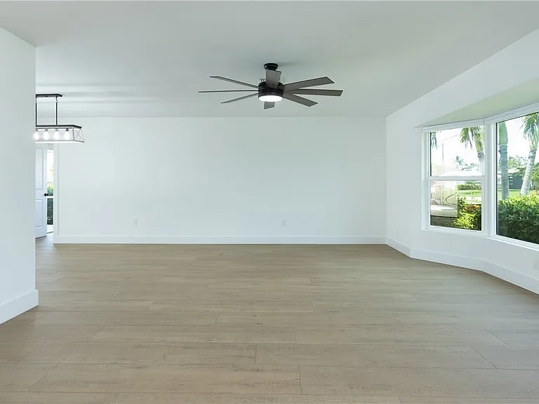 5609 De Soto Ct — Photo 13