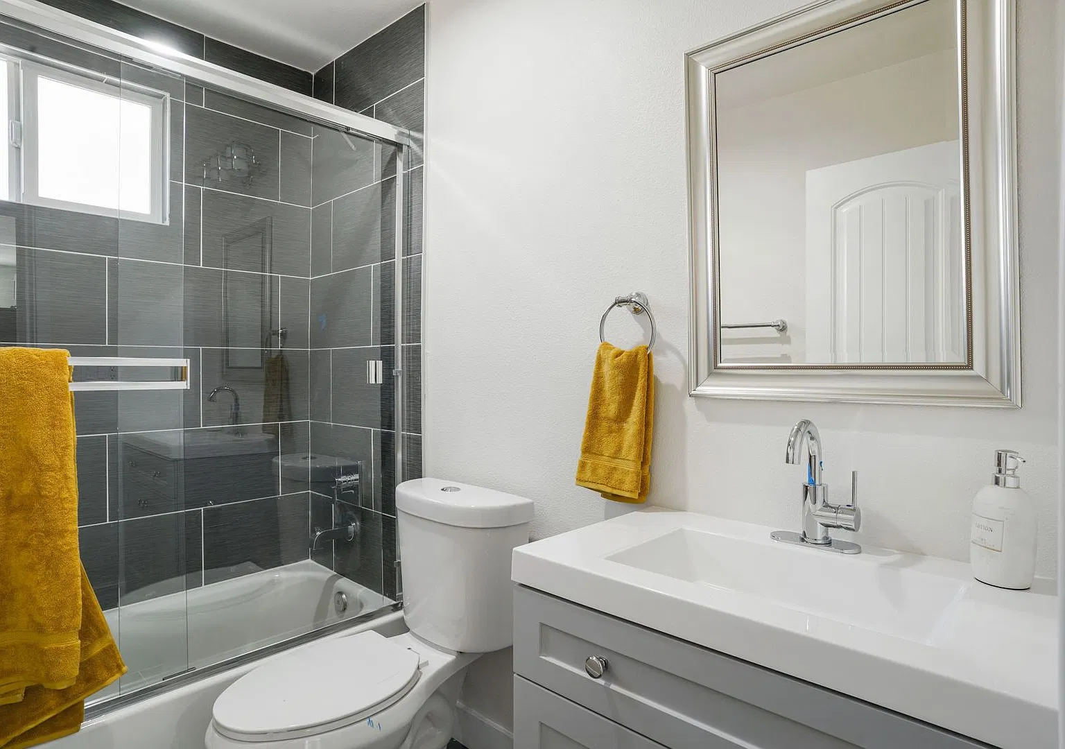 4553 Texas St — Photo 3