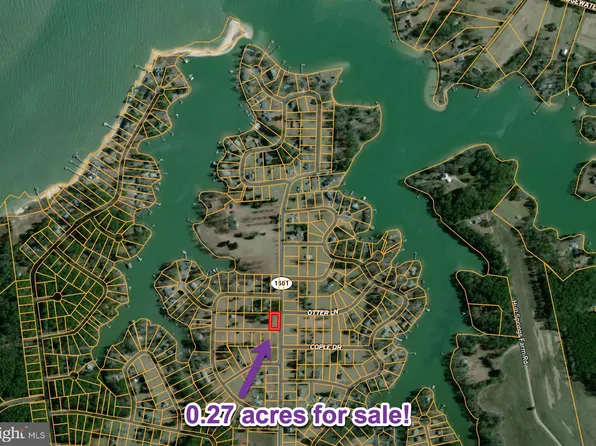 82 Woodland Dr, Montross, VA 22520