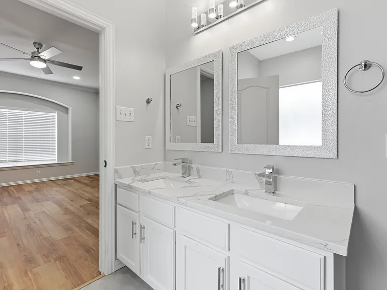 14710 Crystal Lake Dr — Photo 39