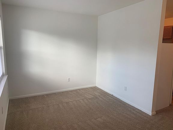 4th image of 901 Barberton Ct #109