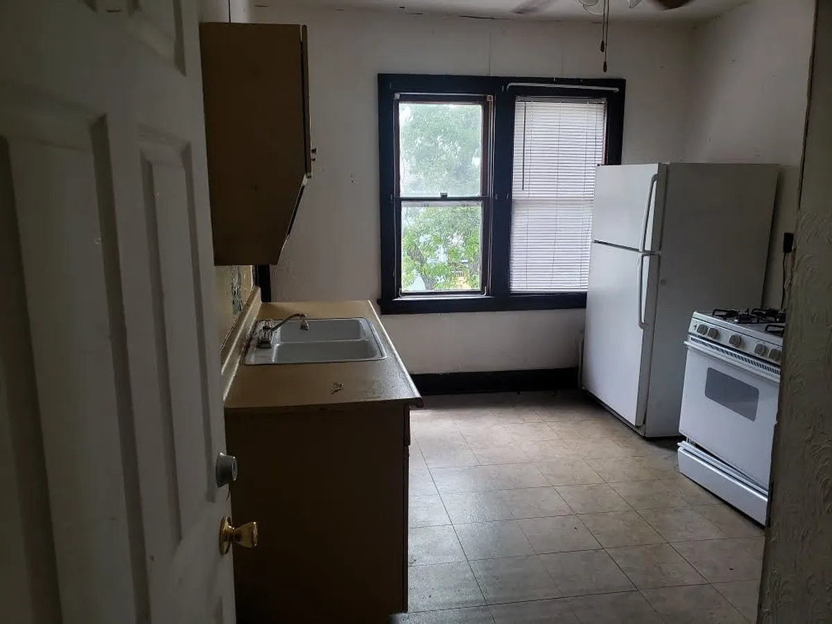 Building Photo - 2366 S 9th St #824-828