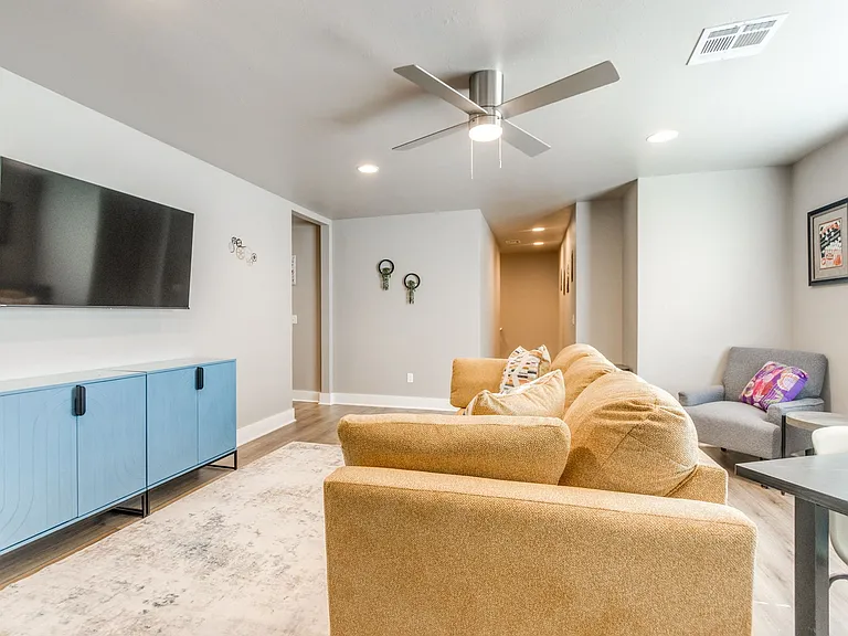 609 Abadan Dr — Photo 56