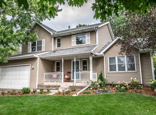 993 Ticonderoga Trl, Eagan, MN 55123