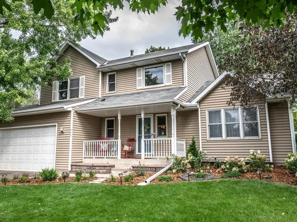 993 Ticonderoga Trl, Eagan, MN 55123