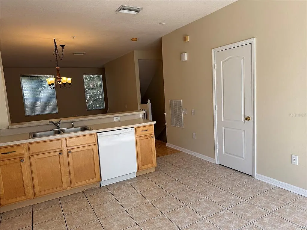 3 bed, 2.5 bath, 1844 sqft, $2,900 — Photo 4
