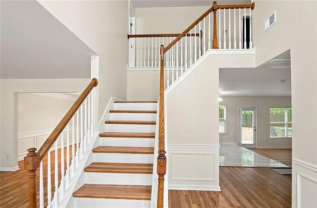4 bed, 2.5 bath, $2,400 — Photo 3