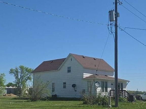 3rd image of 303 Hilltop St