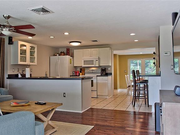 4th image of 1206 Gayle Ave
