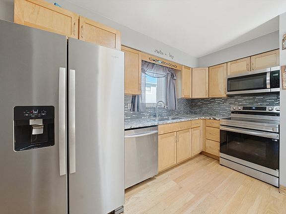 5th image of 7116 W 85th Pl