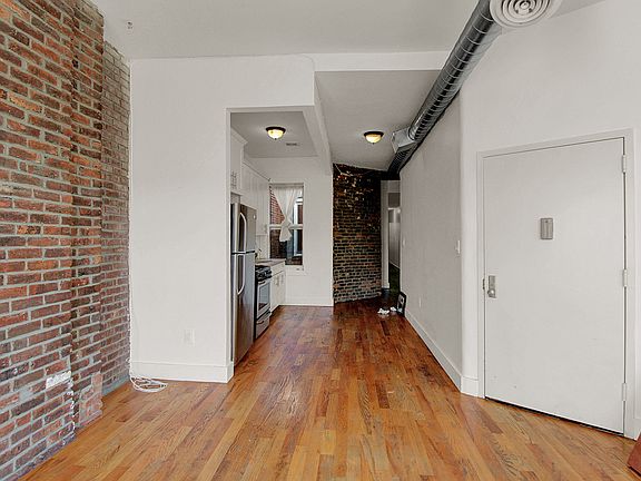 3rd image of 909 Jefferson Ave APT 3R