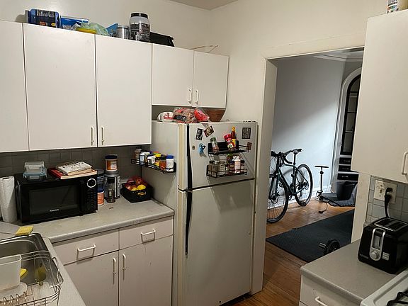 2nd image of 4449 N Wolcott Ave APT 1B