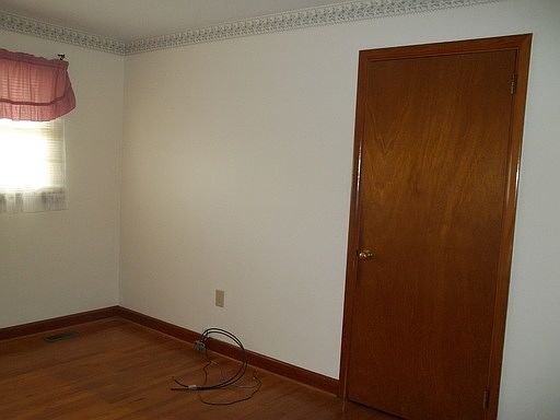 3rd image of 346 Arnold St